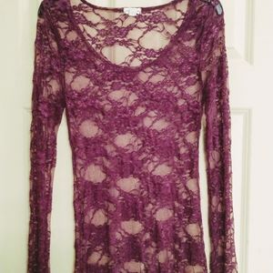 Zenana Outfitters lace layer shirt